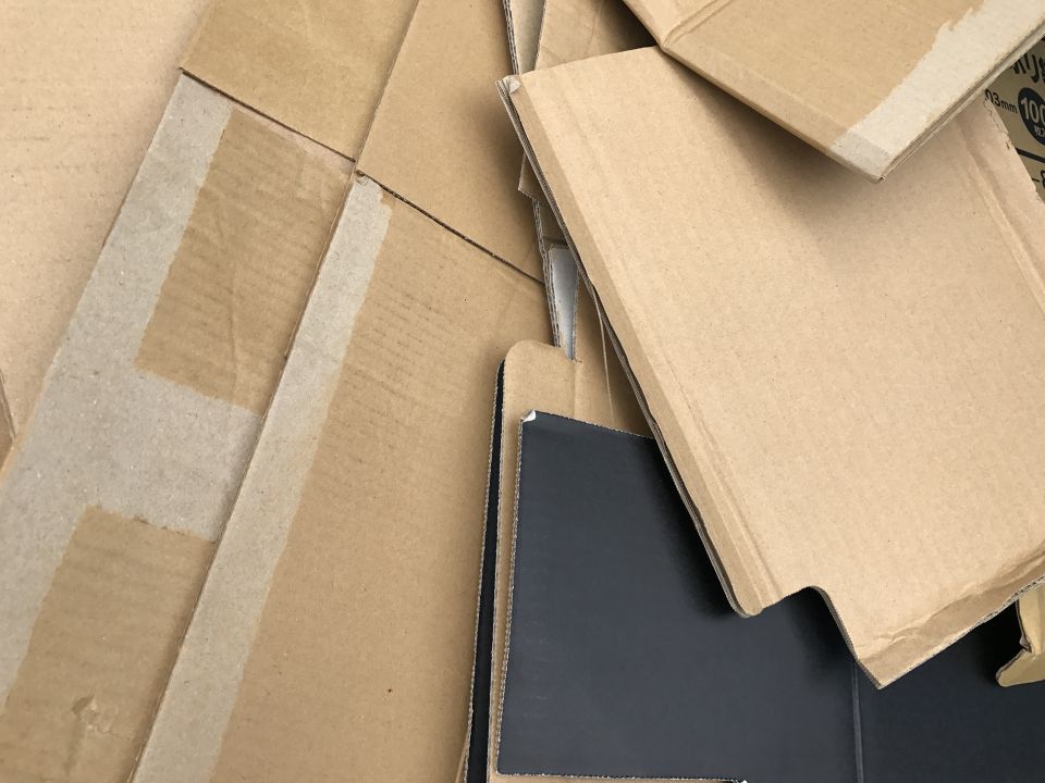 ラジオショッピングが紡ぐ信頼感と生活密着型買い物体験の新たな魅力